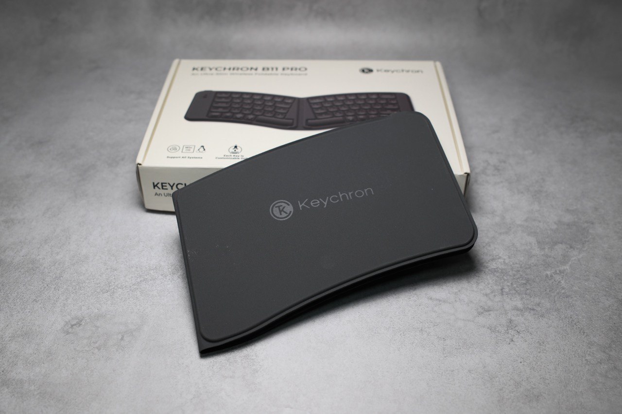 折りたたんだ状態（表面）